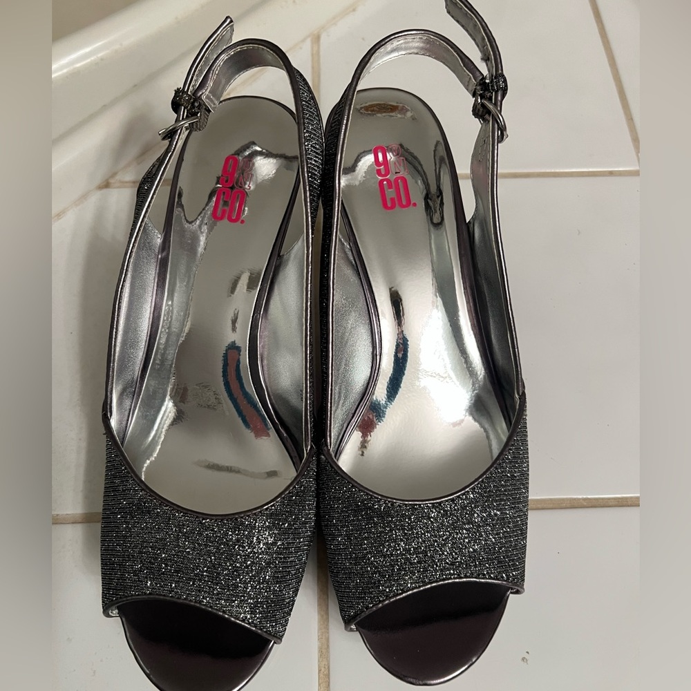 9 & Co graphite silver slingback pump, 9.5